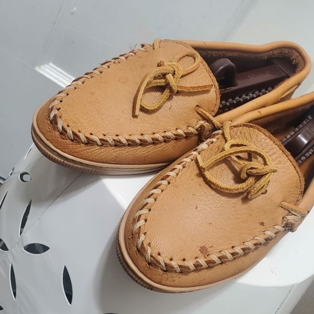 Minnetonka Classic Moccasins Women Leather Rawhide Slip On Loafers Size 7 & 8🌴✌ - Picture 8 of 14